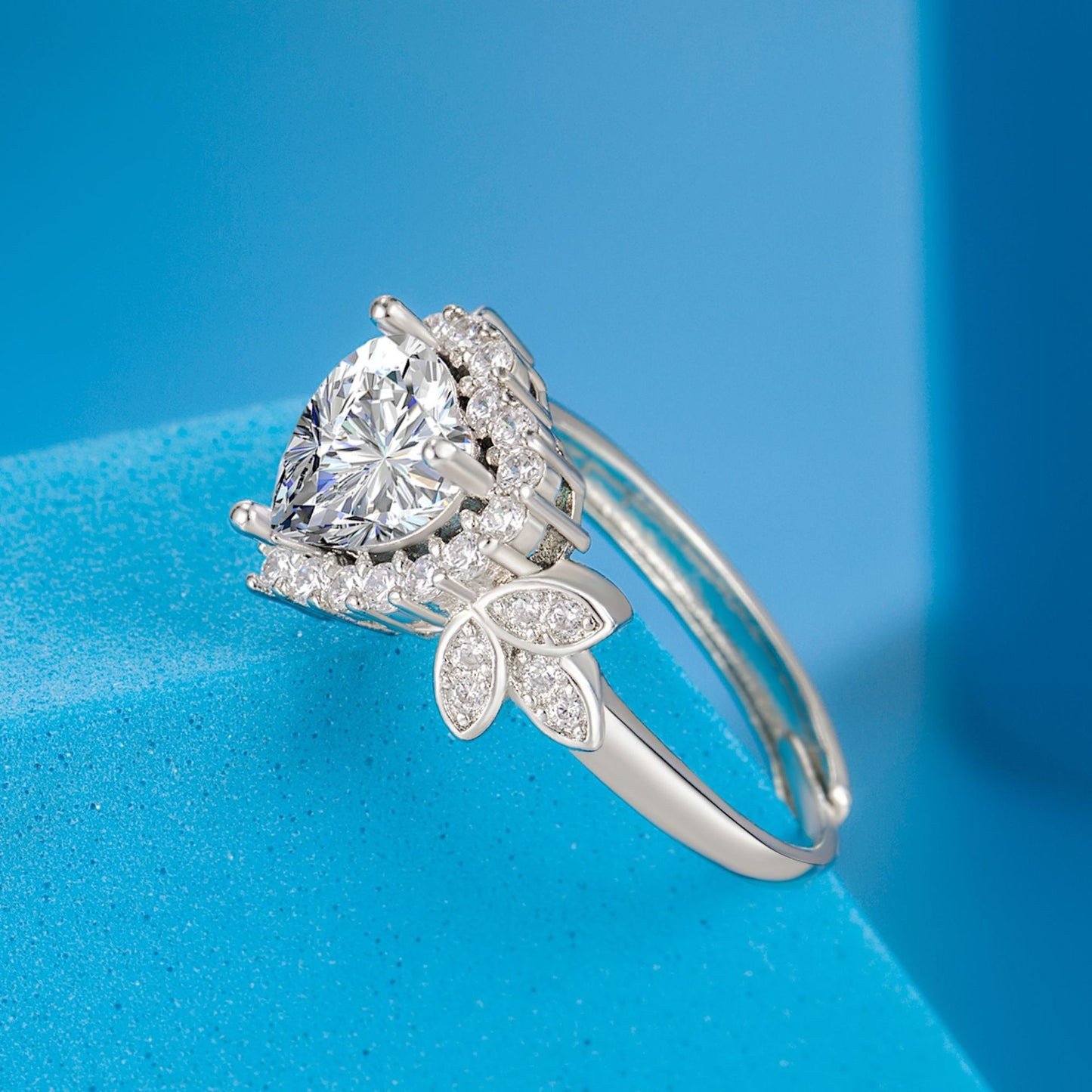 Women's Sparking Zirconium Heart-shaped Rhinestone Design Fashion Temperament Korean Rings