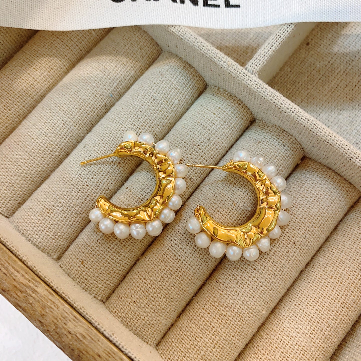 Women's Retro Irregular Metal Fresh Water Pearl Light Luxury Earrings