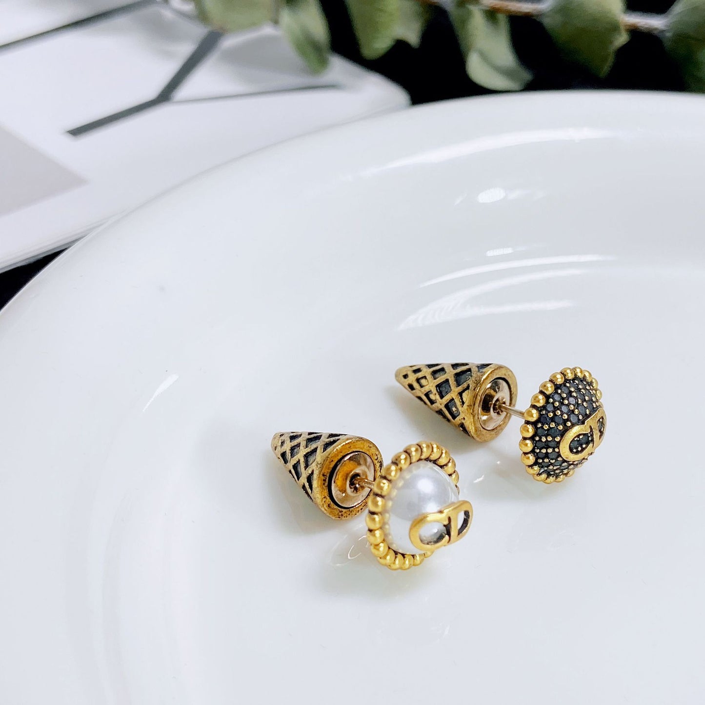 Women's Vintage Distressed Diamond Letters Pearl Asymmetric Sier Earrings