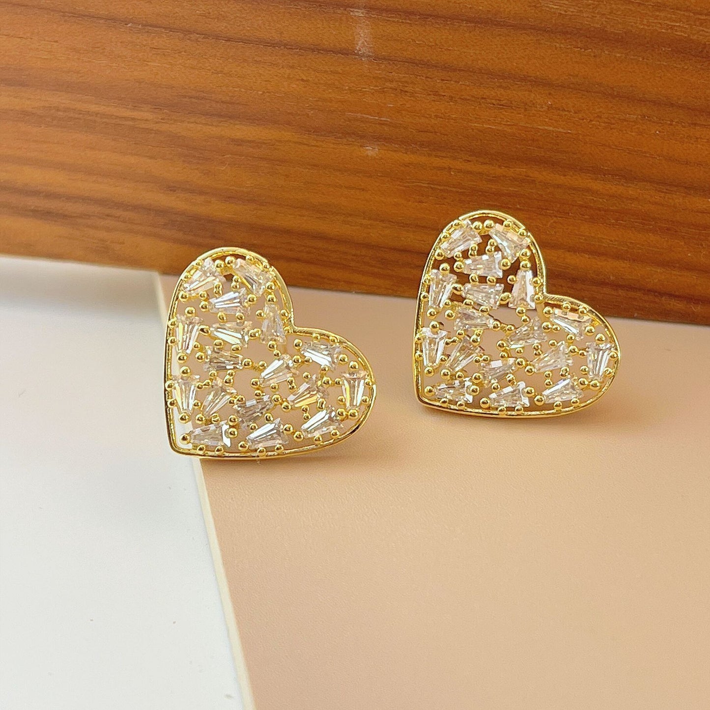 Women's Exquisite High-grade Simple Golden Heart-shaped Zircon For Sweet Earrings
