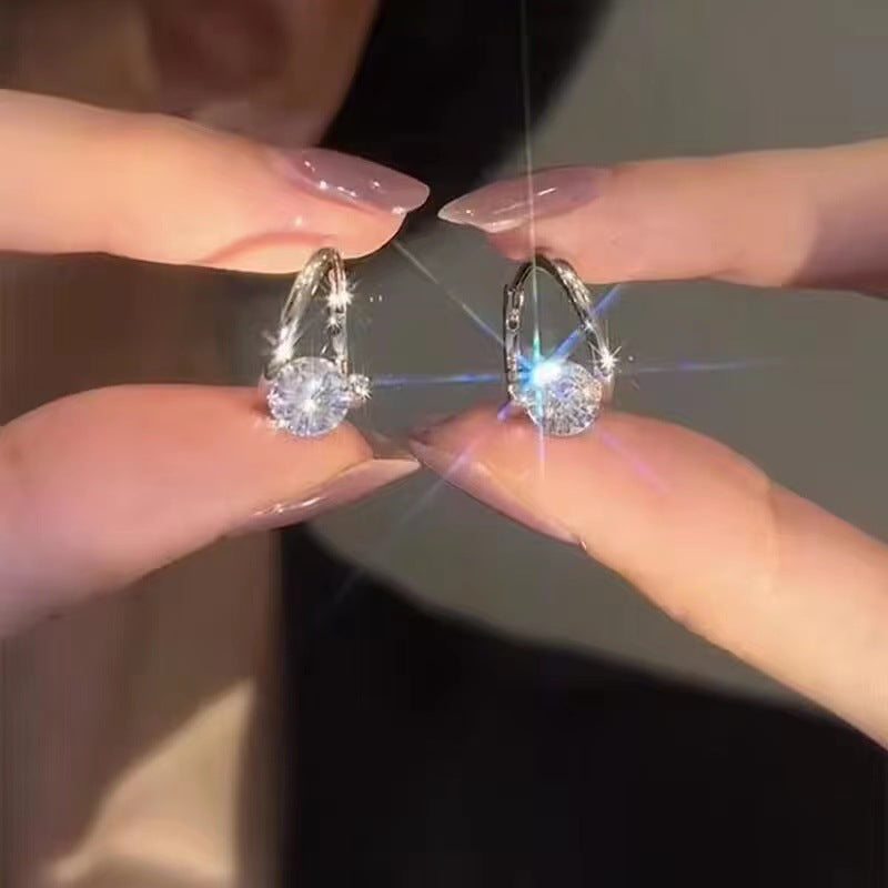 Boucles d'oreilles de luxe légères à Clip d'oreille en cristal élégant noir Karat pour femmes
