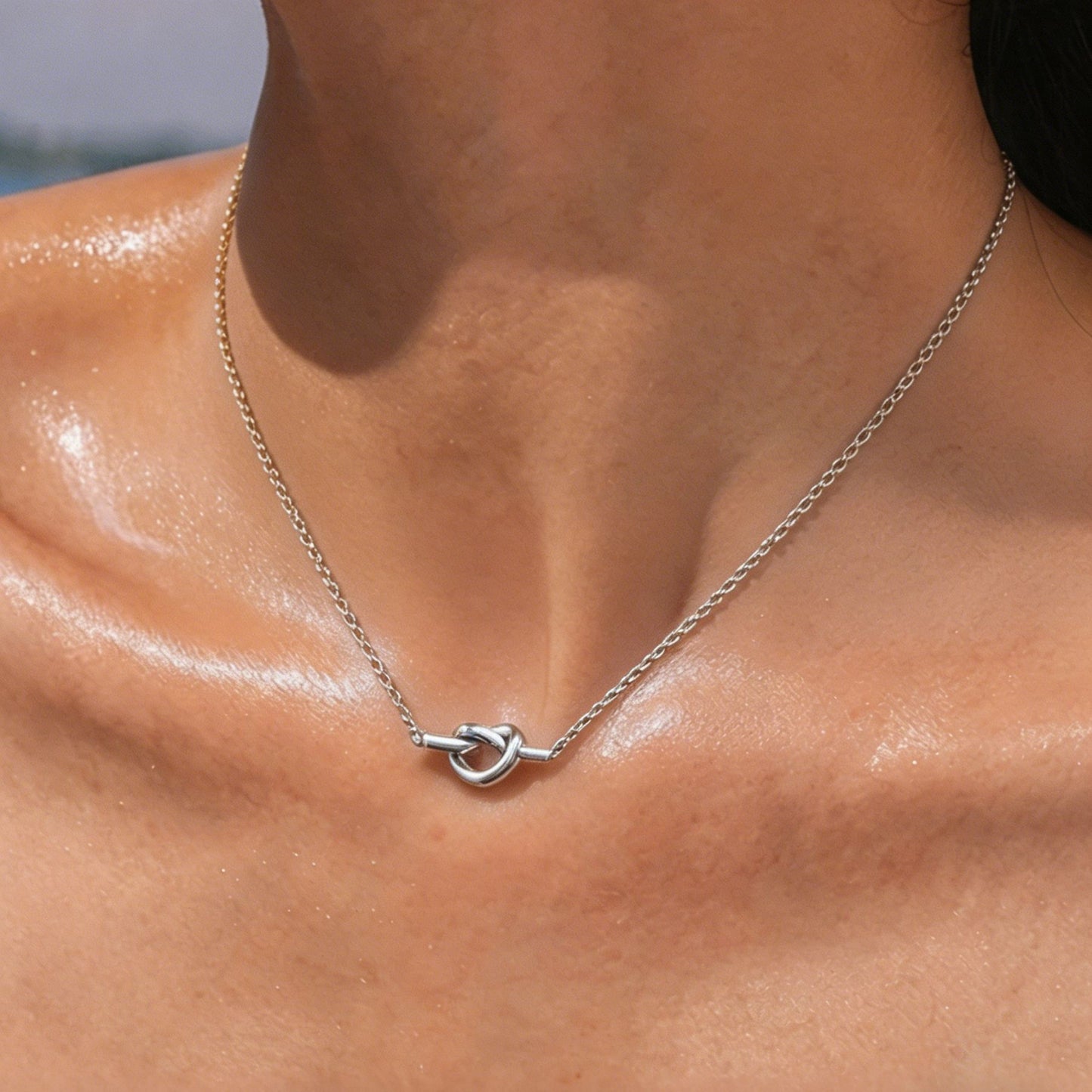 Women's Steel Knotted Heart Bends Hitches High-grade Clavicle Chain Does Not Necklace