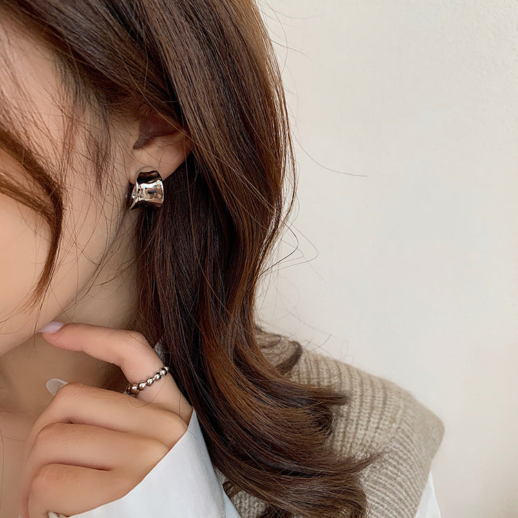 Advanced Cold Wind Geometric Glossy Hoop Female Earrings