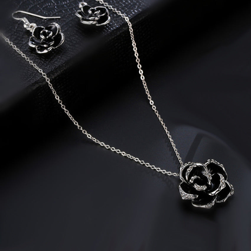 Women's Korean Fashionable Alloy Flower Black Rose Necklace