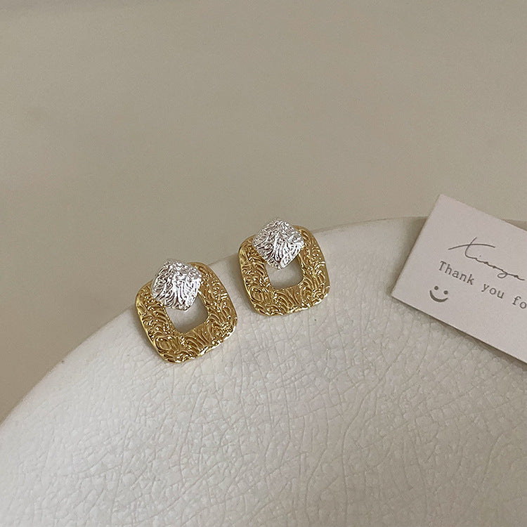 Geprägte Metall-Ohrringe für Damen im Nischen-Retro-Stil mit Sinn für Design