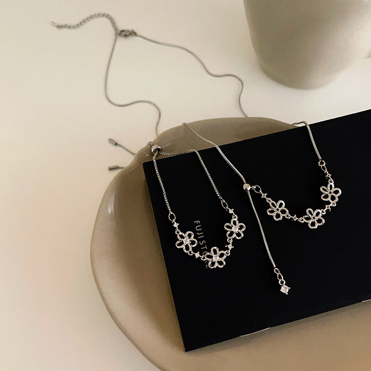 Women's Metal Flower Design Sense Niche Personality Necklaces