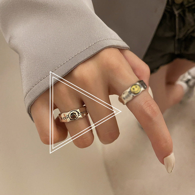 Eleganter Kreis für Damen, kreativer Öffnungs-Lächeln-Ausdruck, Retro-Ringe