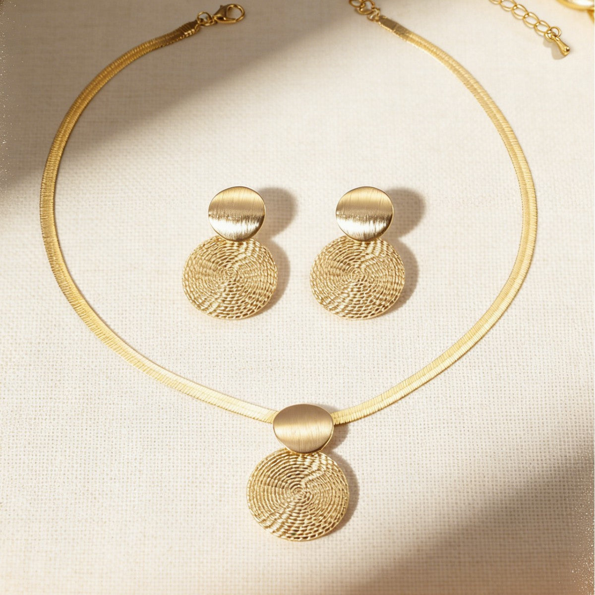 Creative Personality Geometry Metal Wafer Female Exaggerated Spiral Pattern Clavicle Pendants