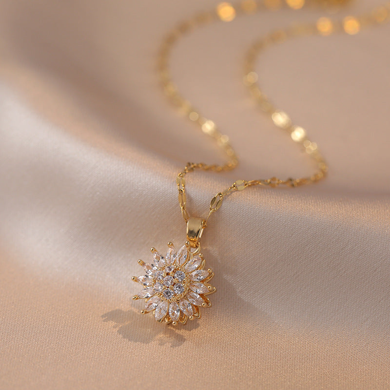 Women's Sunflower Diamond Good Luck Comes Rotatable High-grade Necklaces