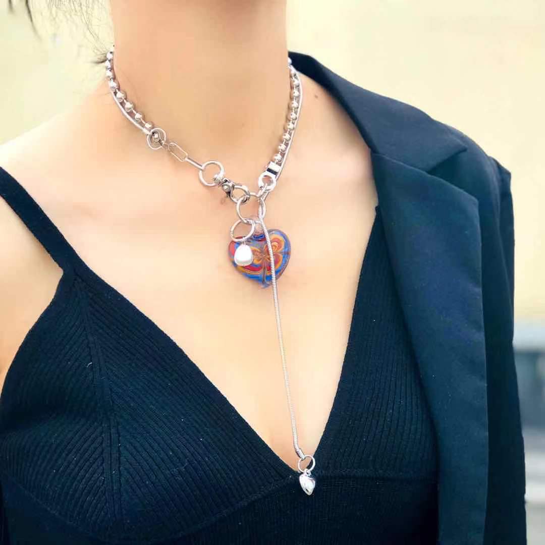 Colliers tendance en perles de verre, Design minoritaire, grand amour