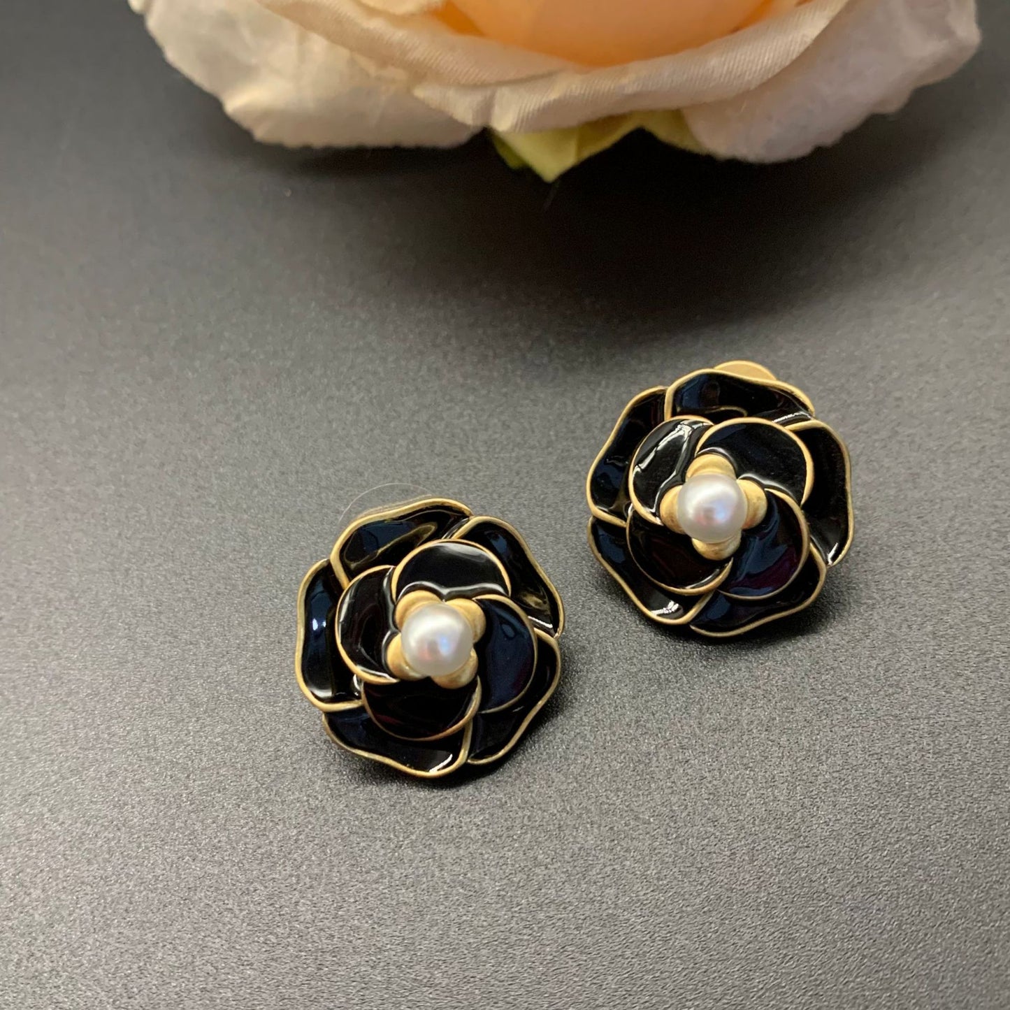 Retro Style Sier Needle Black Camellia Light Rings
