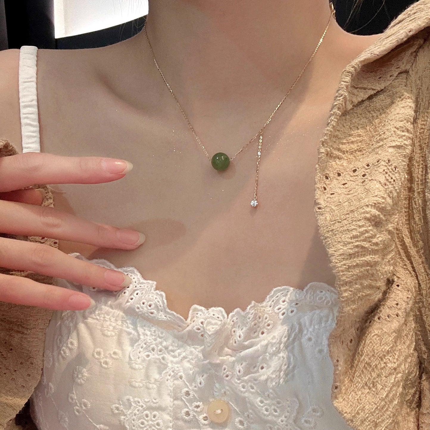 Jade femme lumière luxe minorité hauts colliers