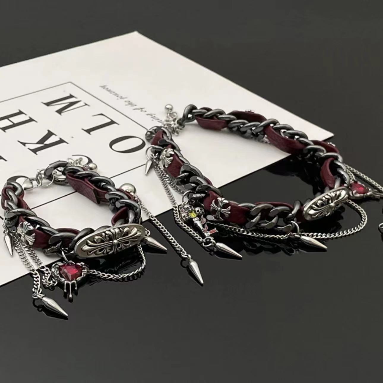 Colliers en cuir et métal pour femmes, Design avec pompon en forme de cœur et de croix, de haute qualité