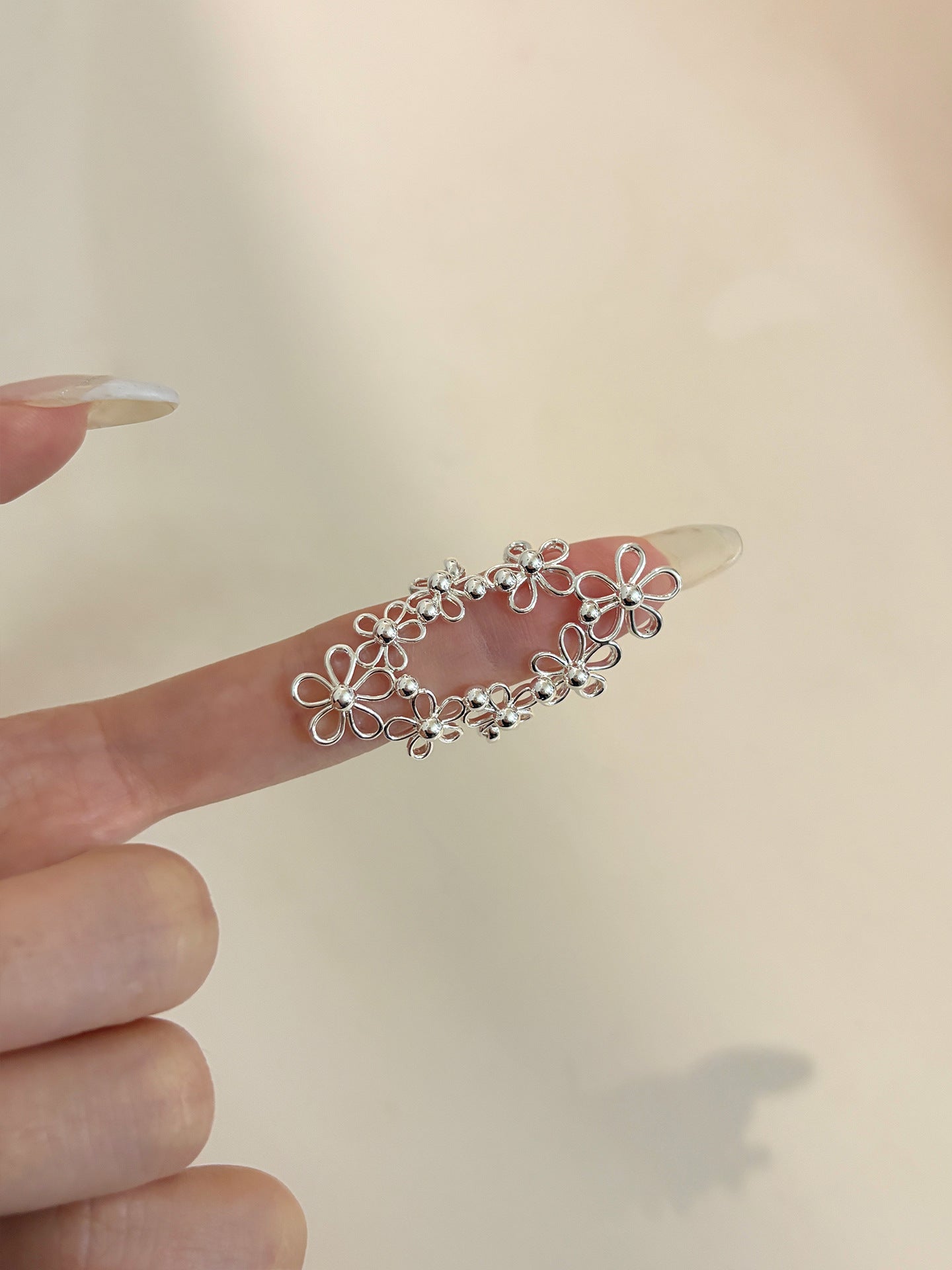 Women's Style Niche Hollow Metal Flower Lace Surrounding Ring