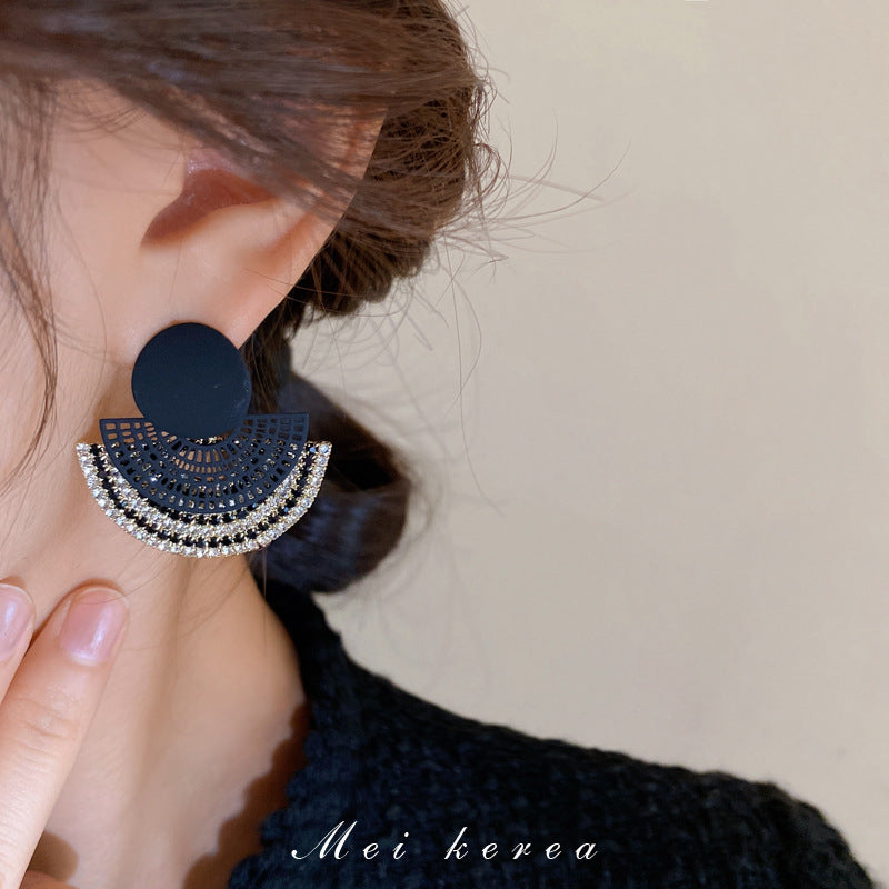 Retro Elegant Fan Pattern Hollow Jeweled Earrings