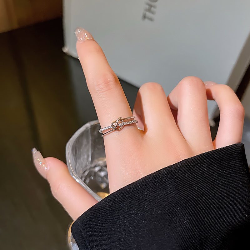 Bagues de conception avancée personnalisées pour femmes en Zircon