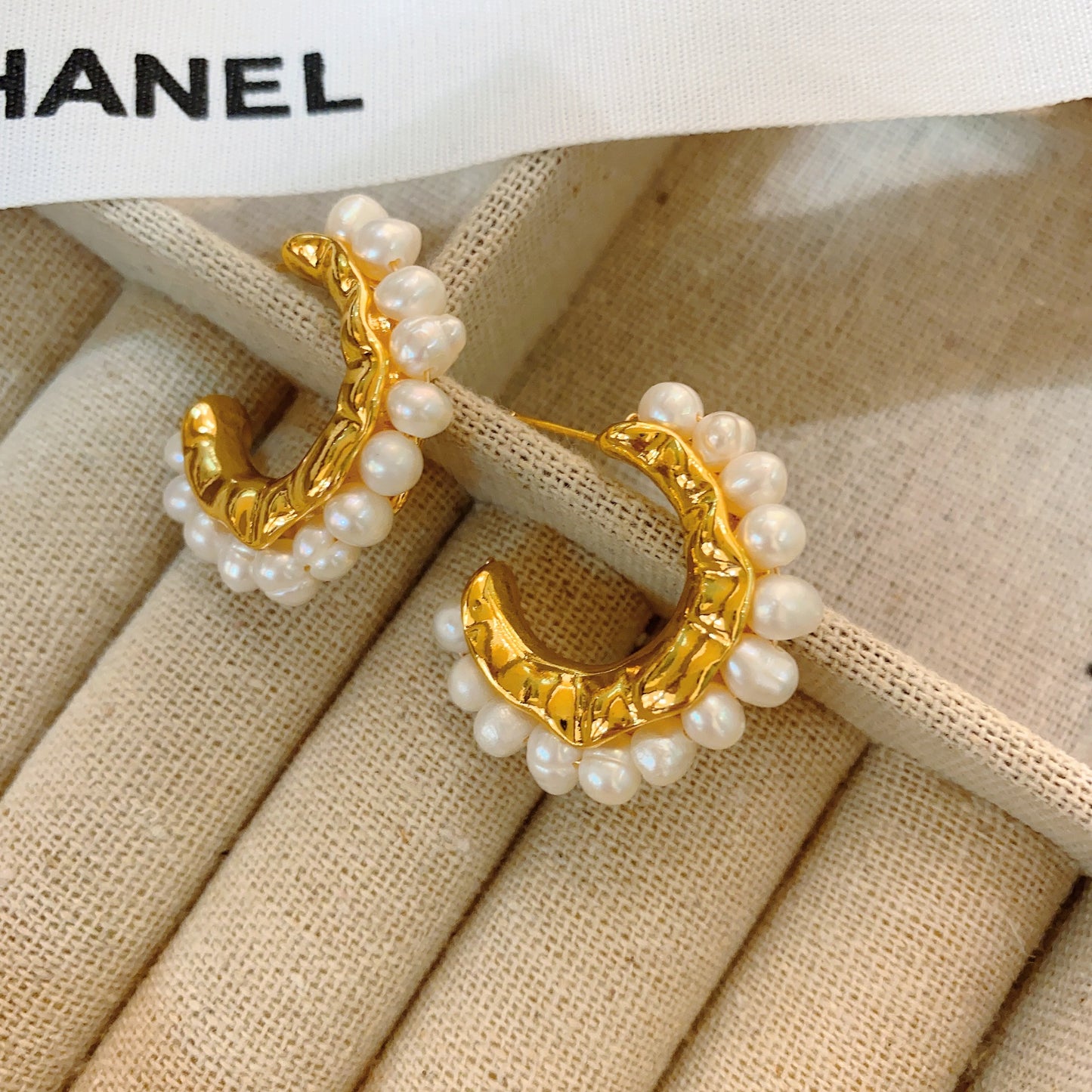 Women's Retro Irregular Metal Fresh Water Pearl Light Luxury Earrings