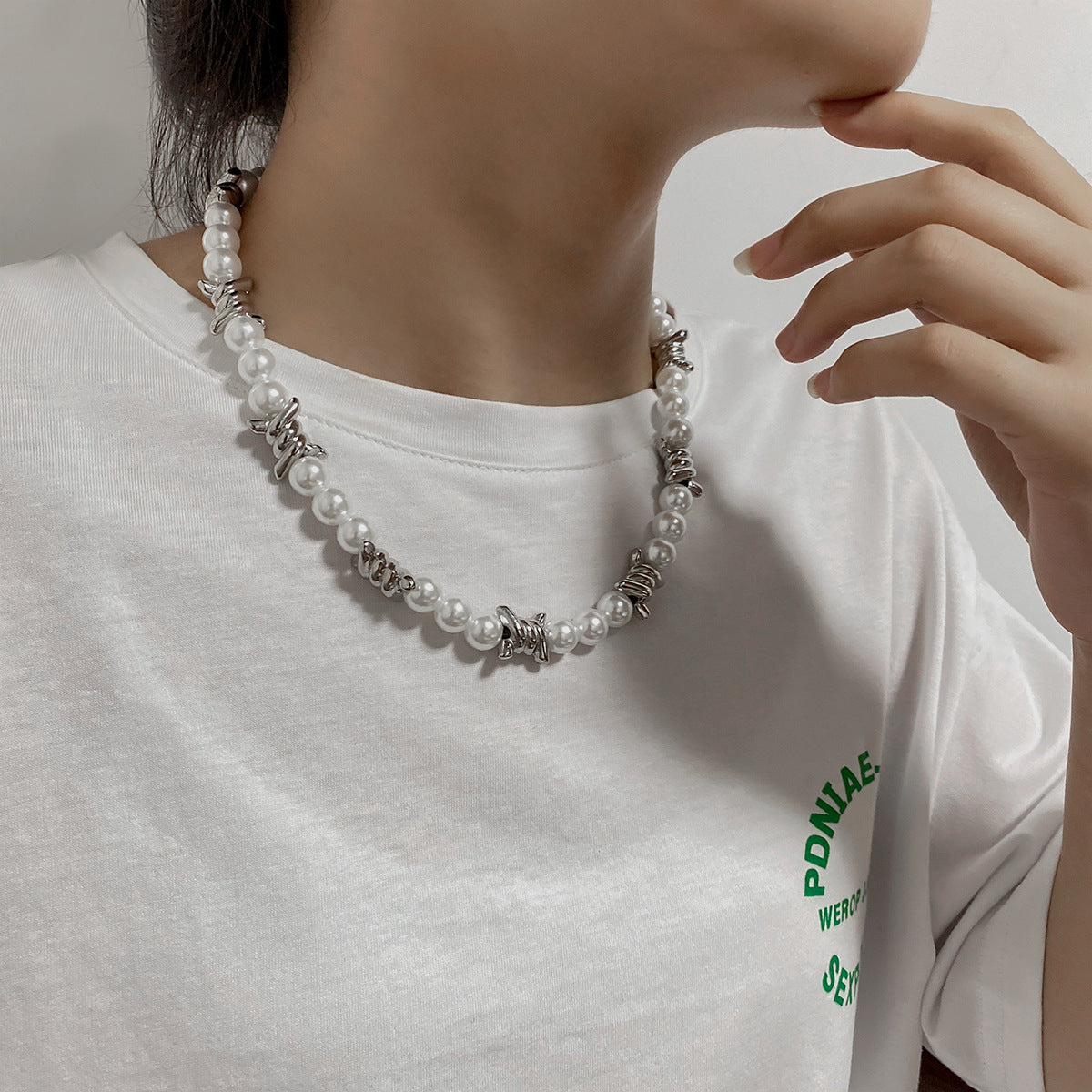Thorn-Halsketten im Nischendesign für Damen und Herren sowie im dunklen Stil