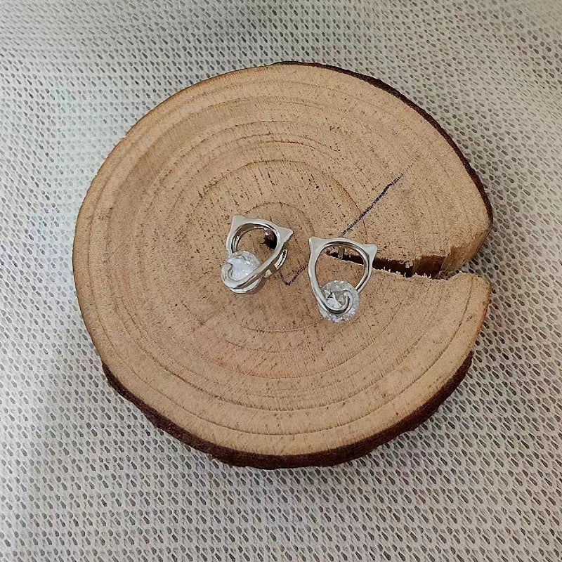 Women's Trendy High-grade Short Simple Temperamental Delicate Earrings