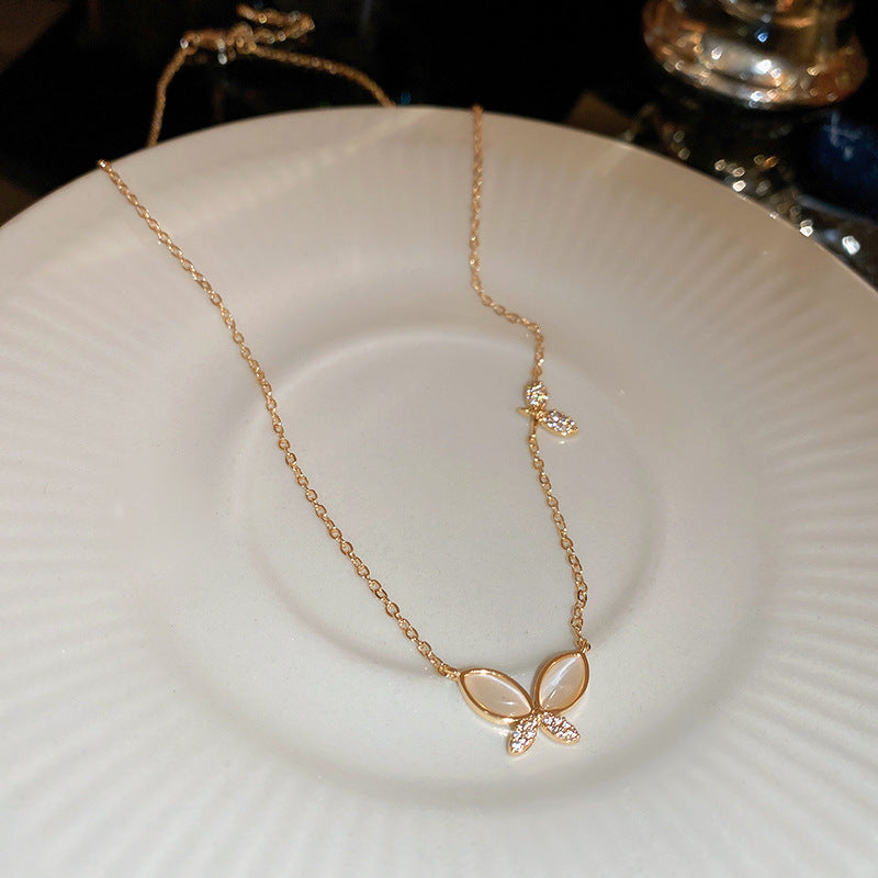 Colliers de luxe et de simplicité légers de Style froid de papillon d'opale de Zircon