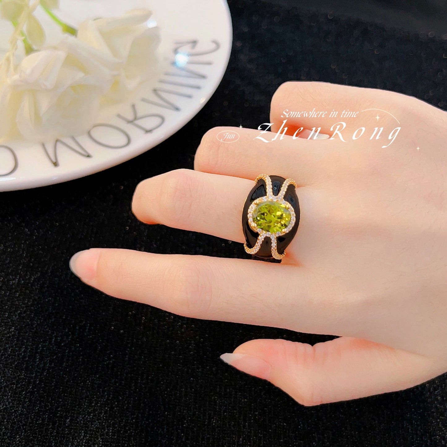 Women's High-grade Agate Olivine Temperament Style Emerald Rings