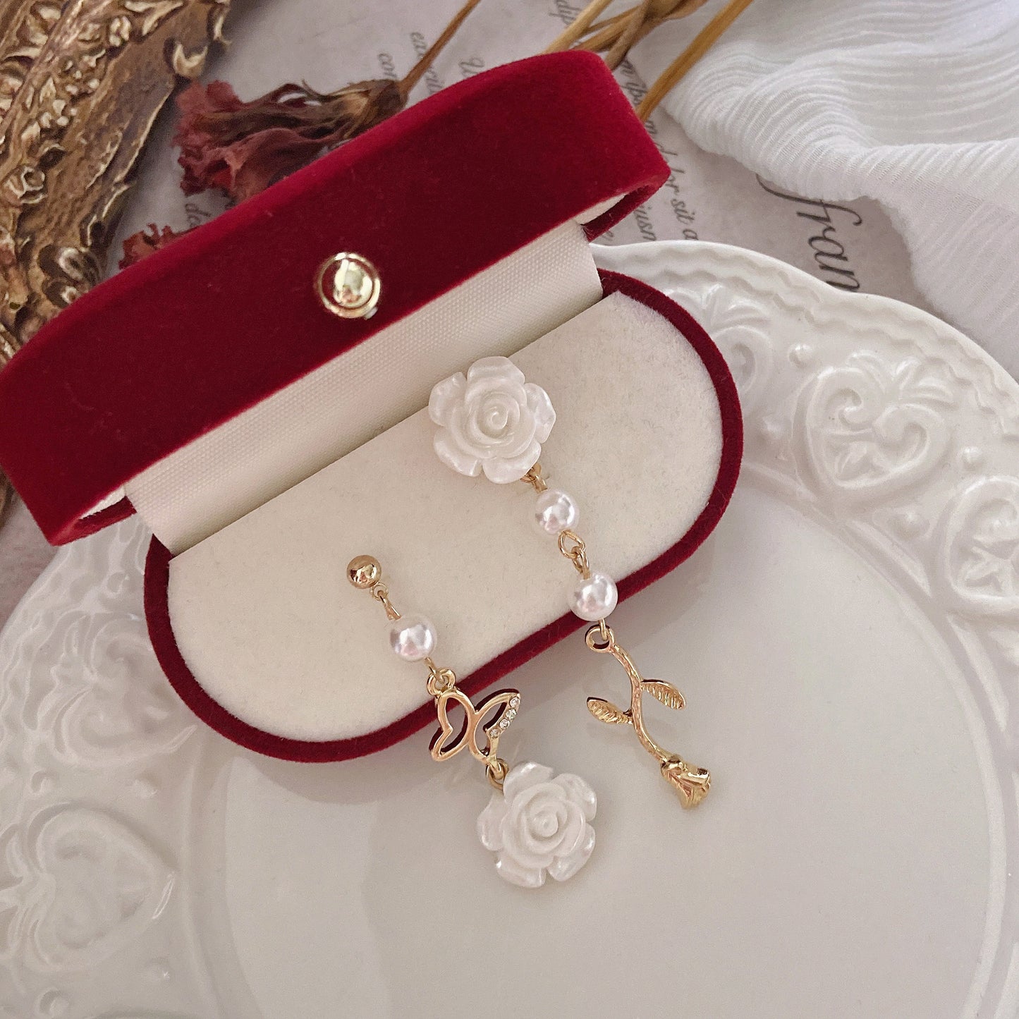 Elegant Retro Niche Gentle Asymmetric Butterfly Earrings