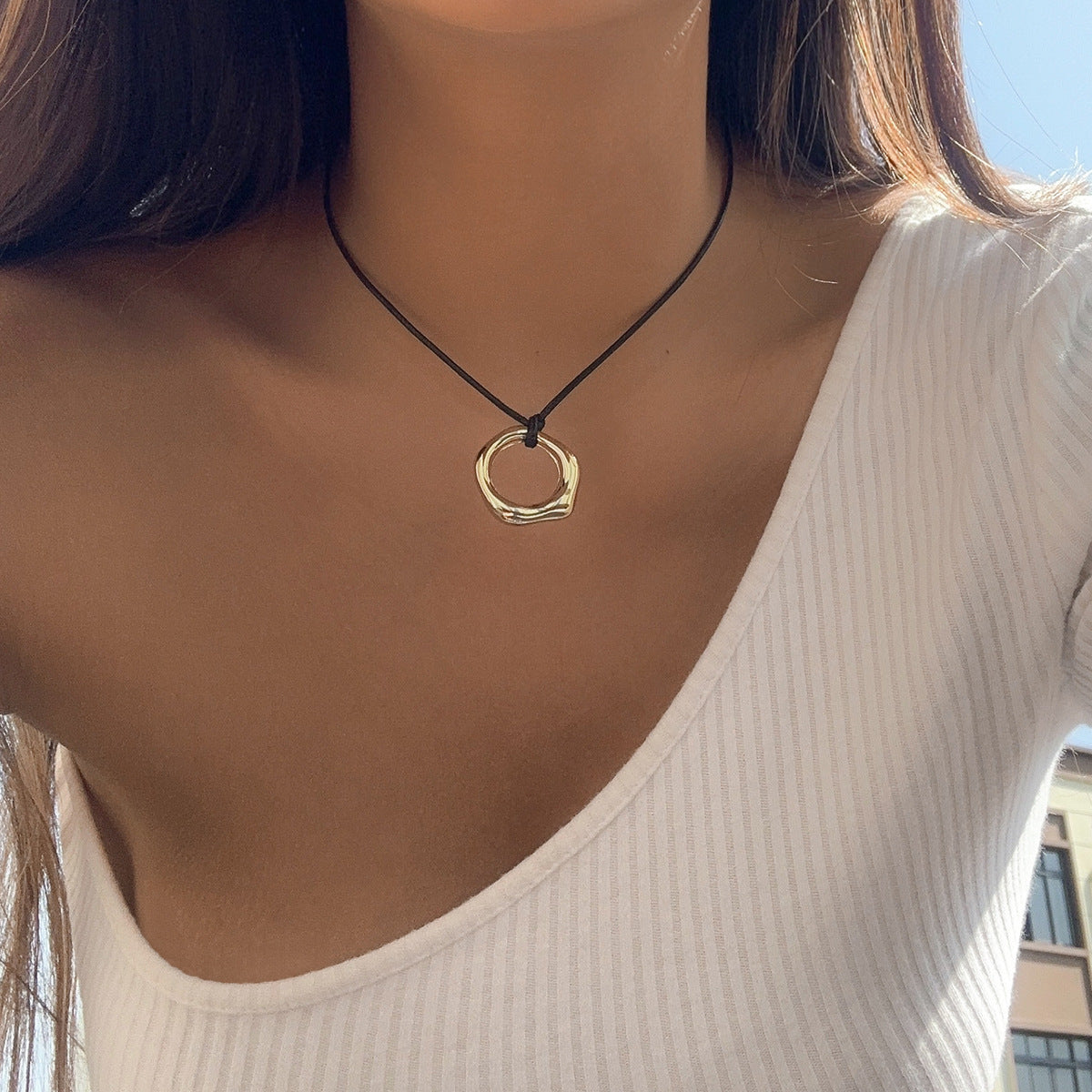 Women's Personality Heart-shaped Hollow Pendant For Simple Necklaces