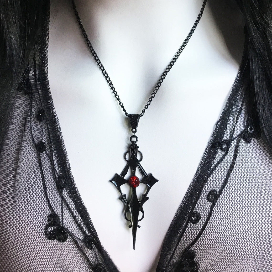 Colliers de bijoux gothiques de vampire à croix pointue noire