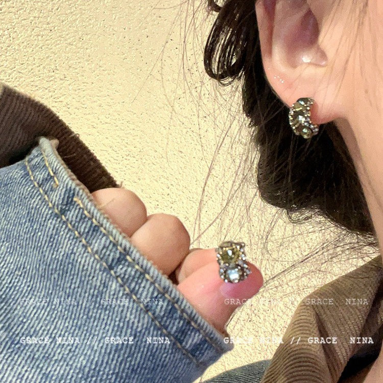 Women's Retro Shaped Trendy Light Luxury High-grade Ear Fashion Earrings