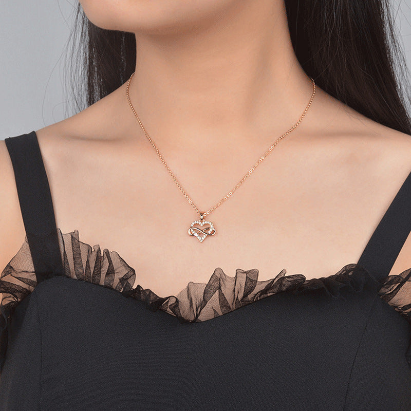 Women's Infinite Love Simple Heart-shaped Clavicle Necklaces