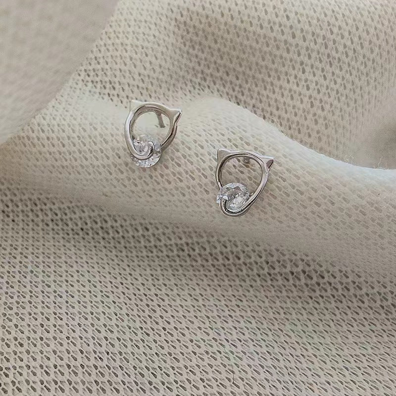 Women's Trendy High-grade Short Simple Temperamental Delicate Earrings