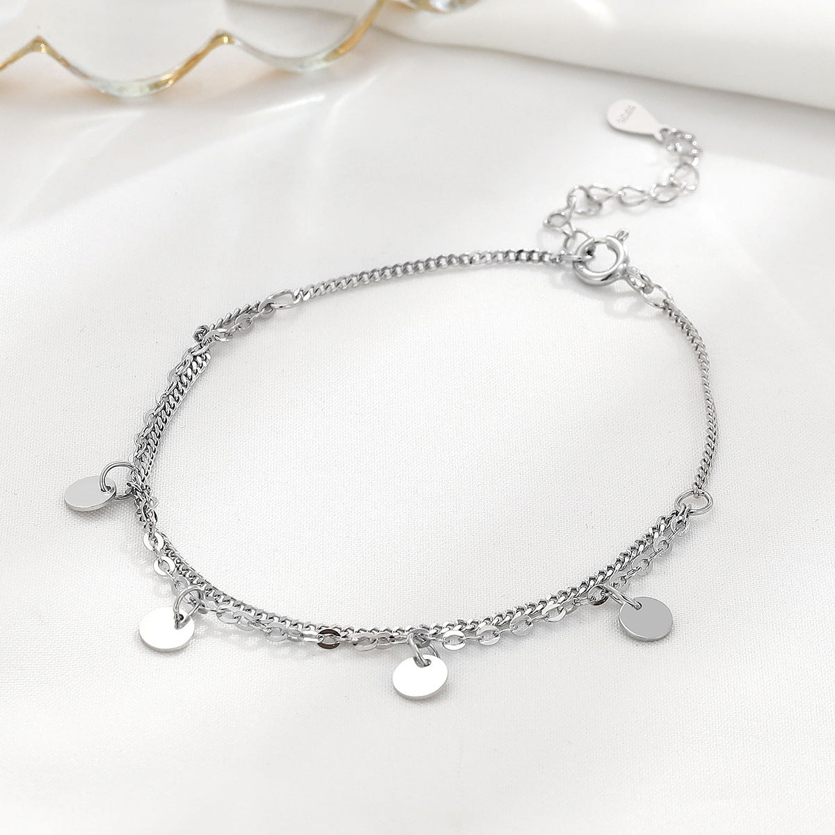 Sense Ornament-Armbänder für Damen, leicht, luxuriös und schlicht