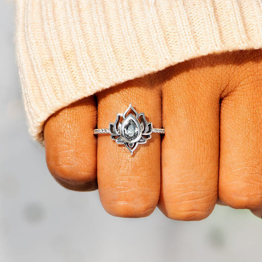 Women's Water Drop Flower Ornament Rhinestone Zircon Rings
