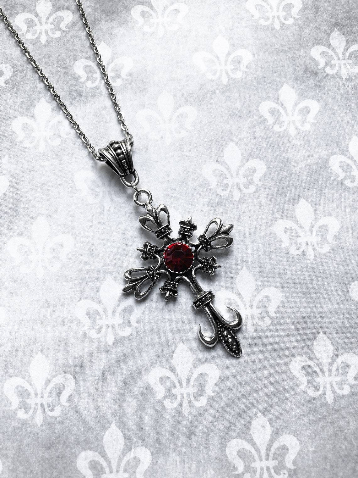 Colliers Vintage Ruby Cross gothique foncé élégant