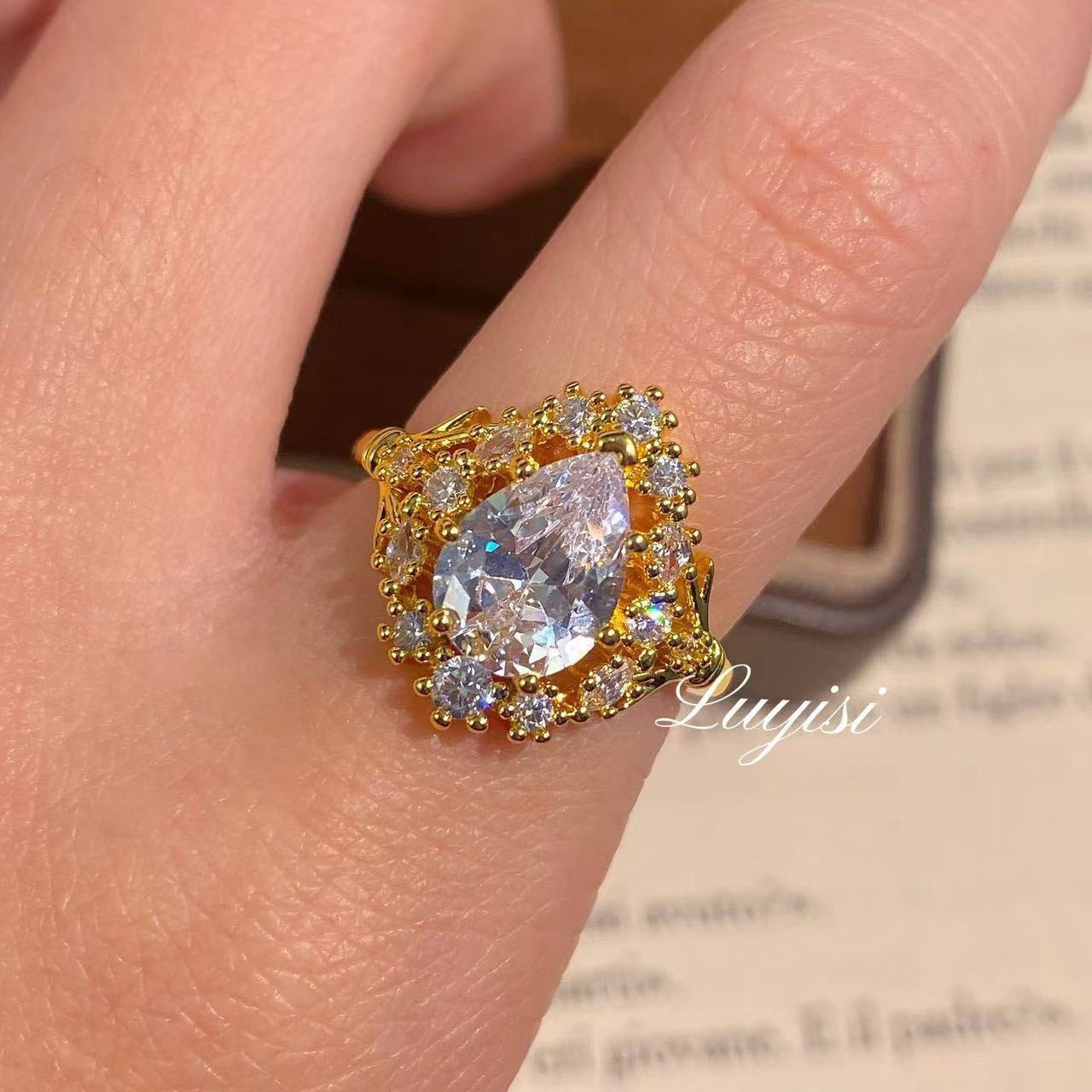 Water Drop Retro Luxury Fashionable Branches Leaves Winding Pear-shaped Female Ring