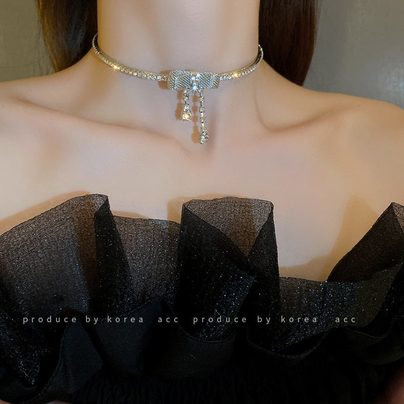 Colliers de tempérament en métal de style froid avec nœud en diamant pour femmes