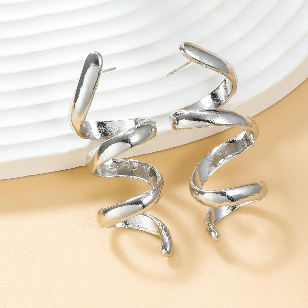 Women's Autumn Metal Alloy Fashion Design Thread Earrings