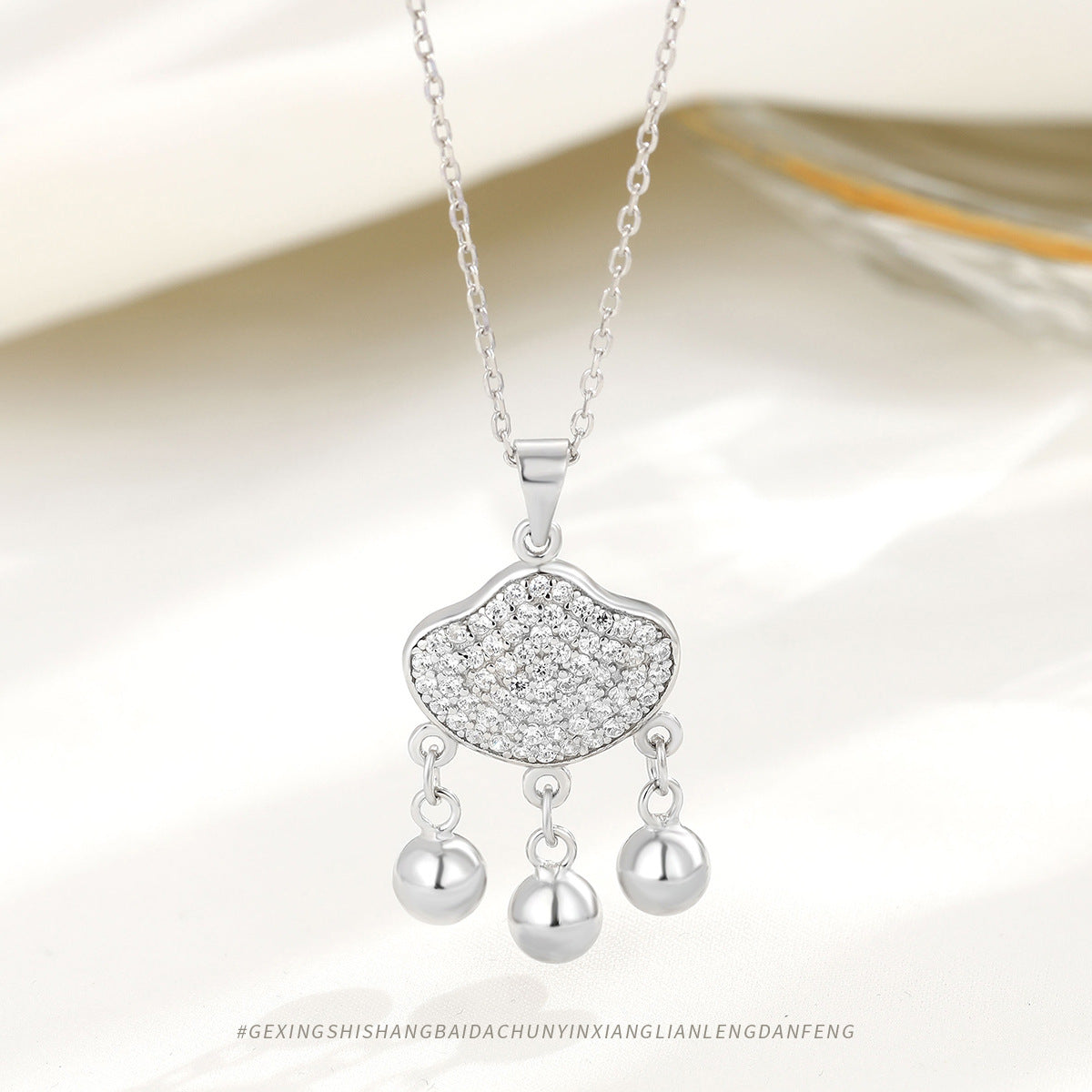 Colliers d'ornement de haute qualité avec serrure de sécurité pour femmes