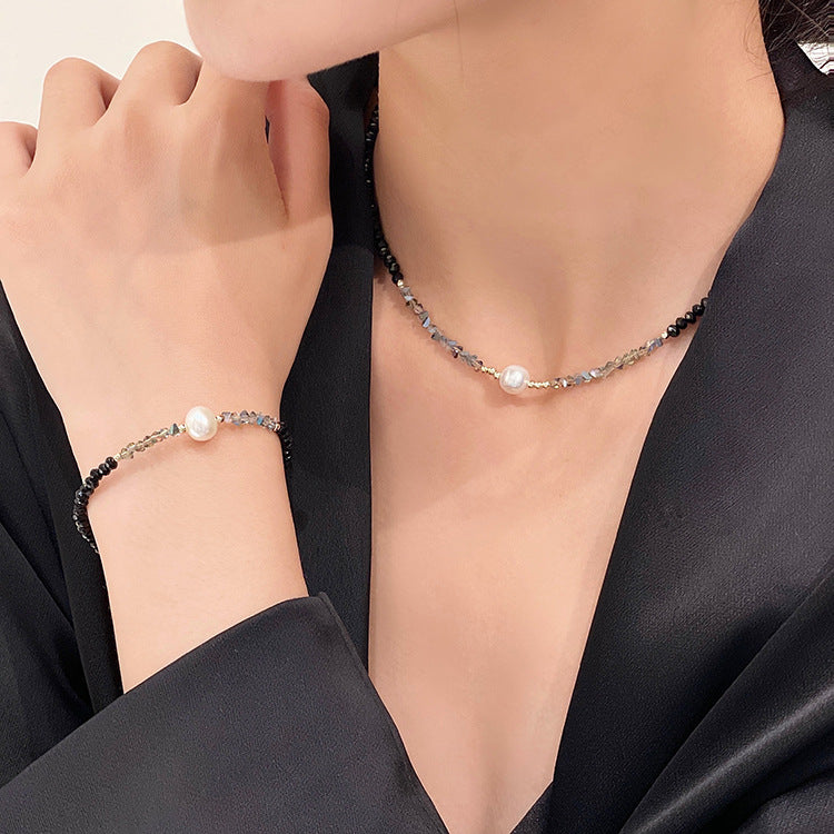 Colliers de conception de niche en cristal noir avec perles d'eau douce pour femmes