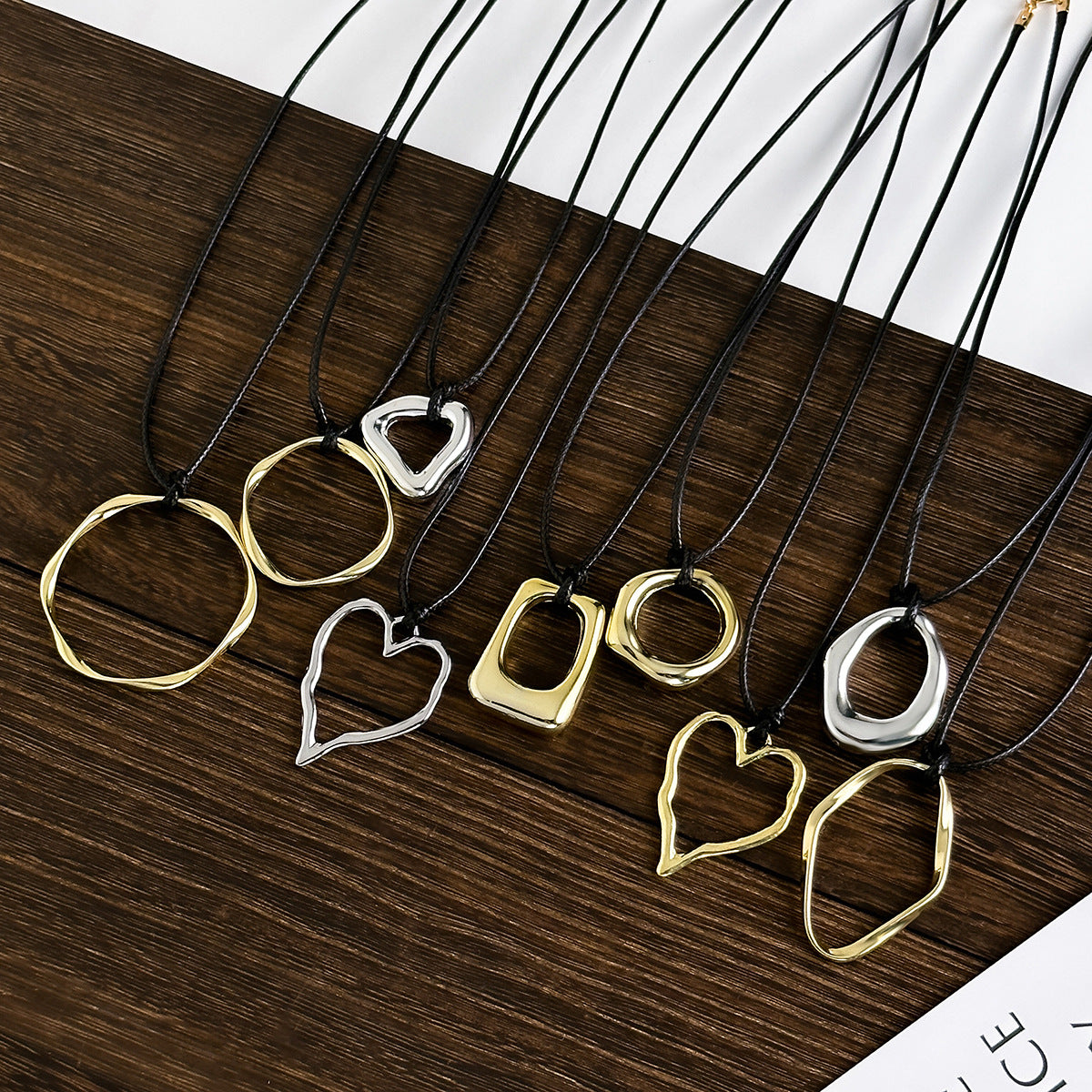 Colliers à pendentif ajourés en forme de cœur géométrique Simple, ornement