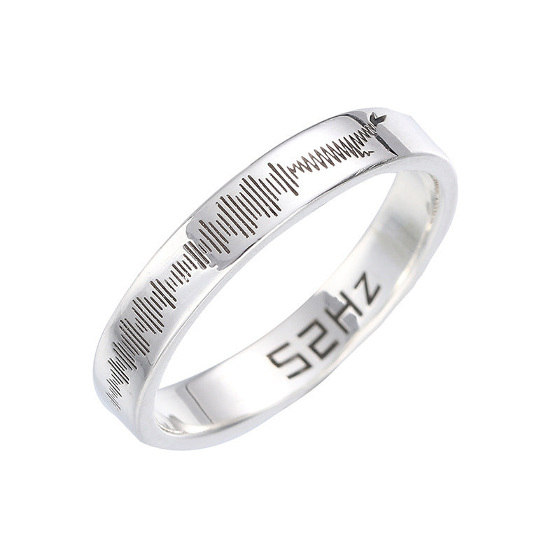 Von modischen, offenen, modischen Thai-Ringen im Retro-Stil