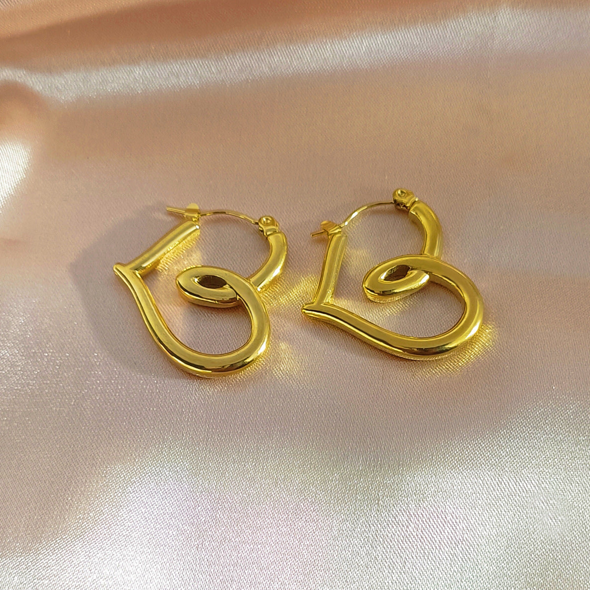 Women's Hydraulic Ear Hammer Pattern Minimalist Clip Light Rings