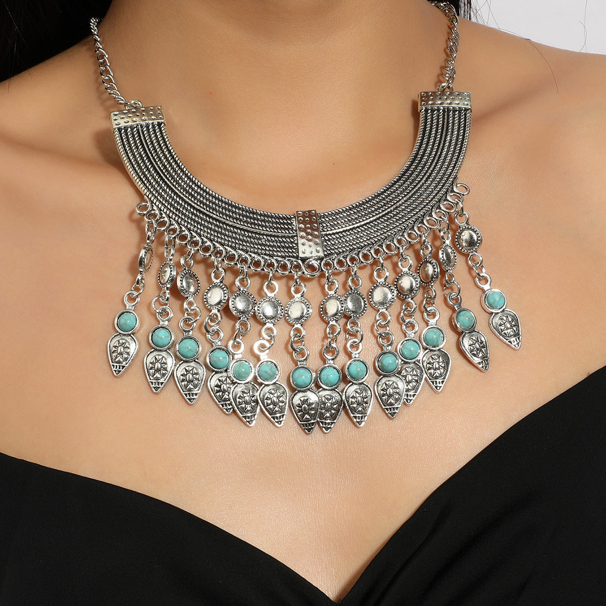Colliers minoritaires tibétains turquoise vintage de Lhasa au Népal