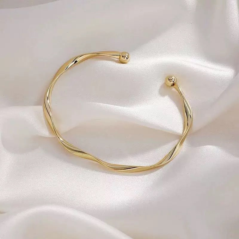Mobius Female Cold Style Design Simple Fashion Bracelet