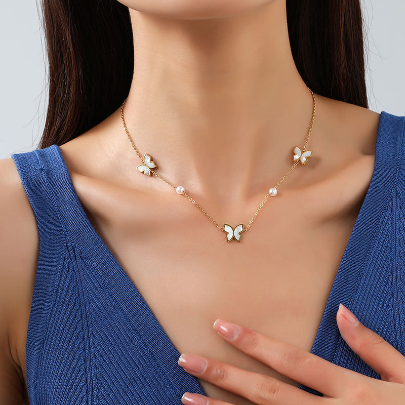 Colliers simples en titane avec perles et papillons de style coréen