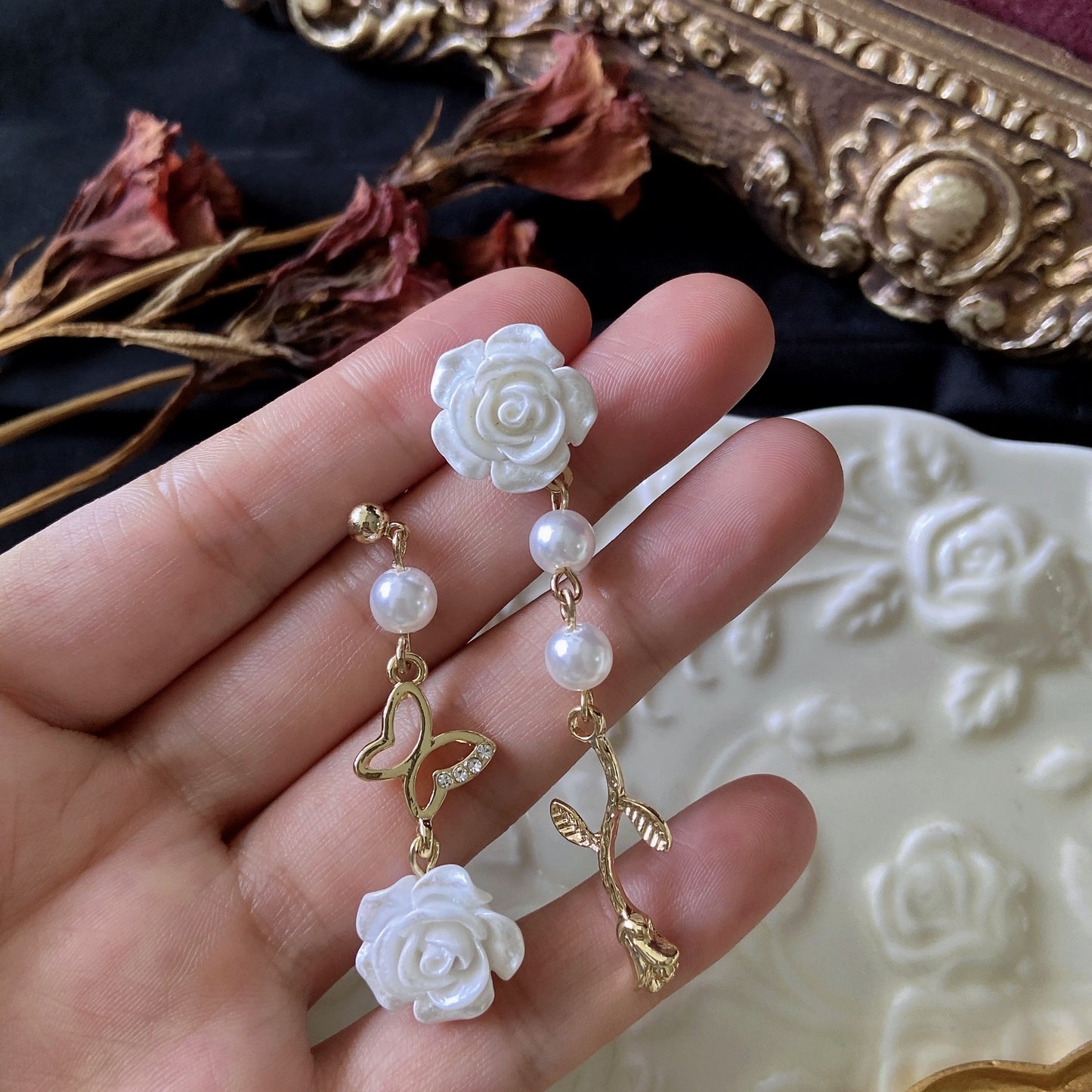 Elegant Retro Niche Gentle Asymmetric Butterfly Earrings