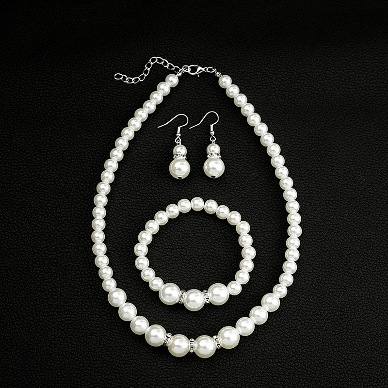 Ensemble de trois pièces de perles, colliers d'accessoires simples de personnalité gracieuse