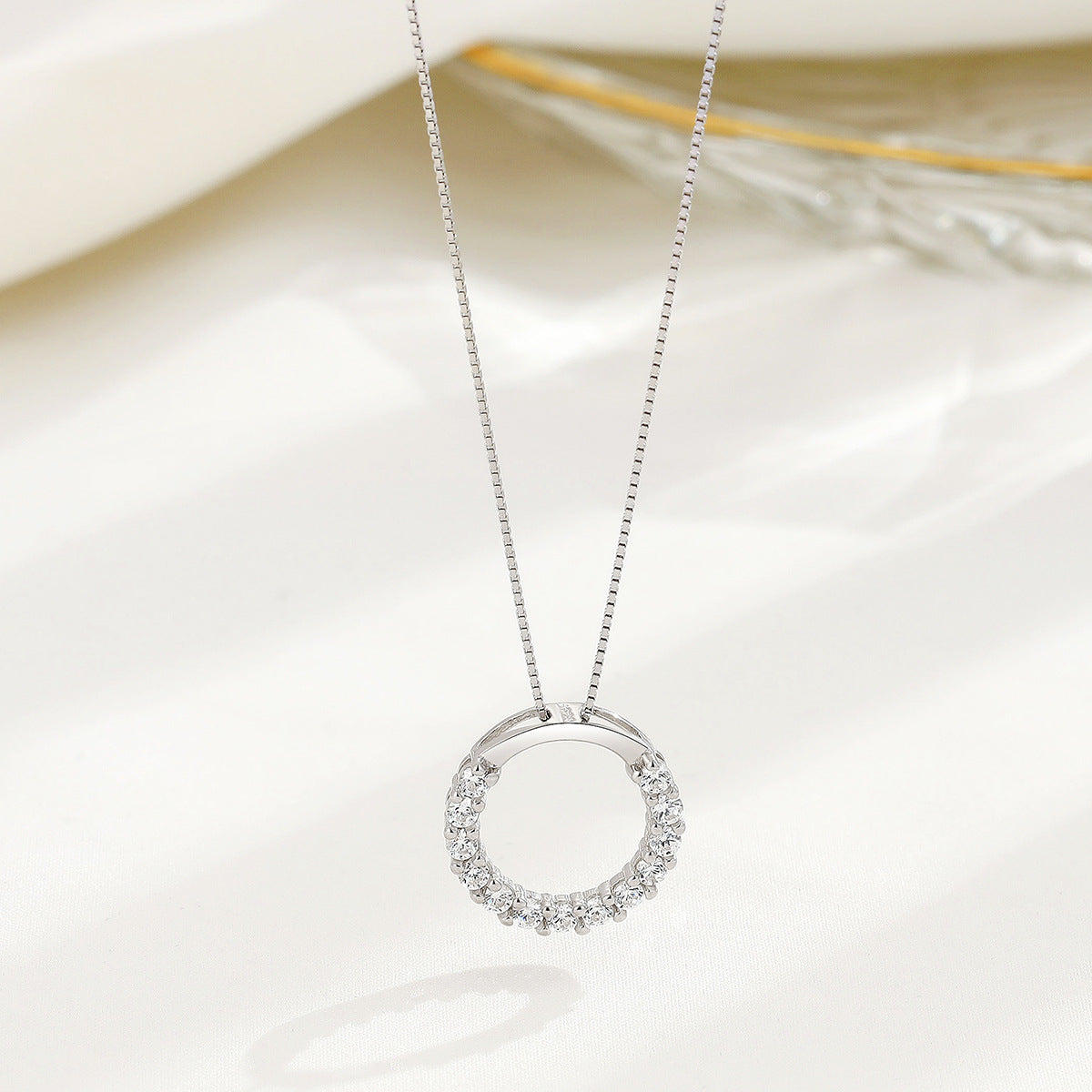 Anneaux lumineux d'ornement de sens élevé de minorité capricieuse de diamant des femmes