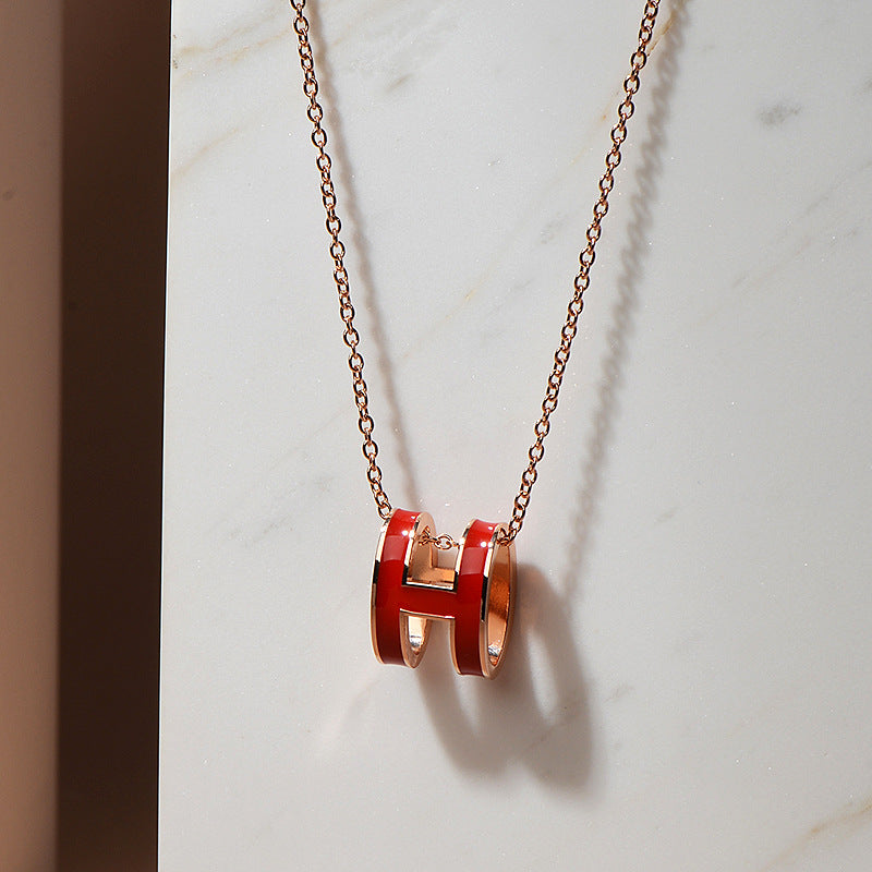Version clavicule chaîne émail lettre femme ovale colliers en or Rose