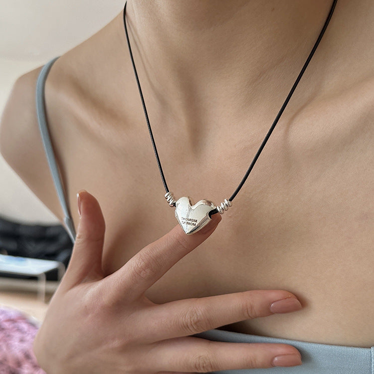 Women's Metal Heart Design Sense Niche Retro Necklaces